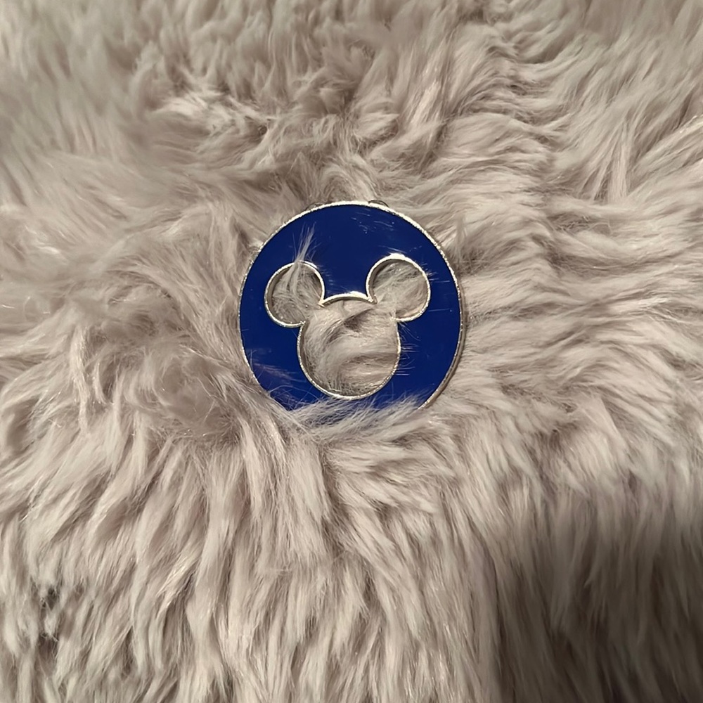 Disney Mickey trading pin